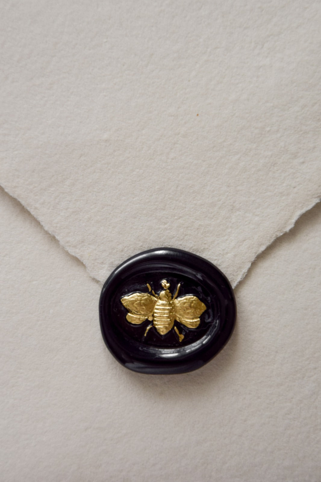 Wax Seals - Bee / BLACK on GOLD - Set of 10